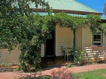 Triabunna Cabin & Caravan Park Exterior photo